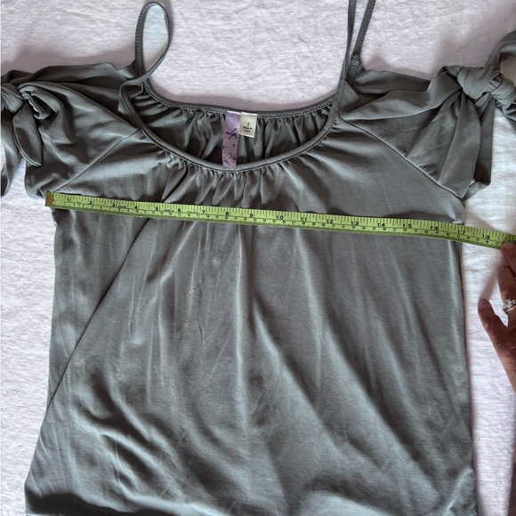 Alya Grey Off Shoulder Tie Tank/Shirt Size Small - Picture 7 of 9